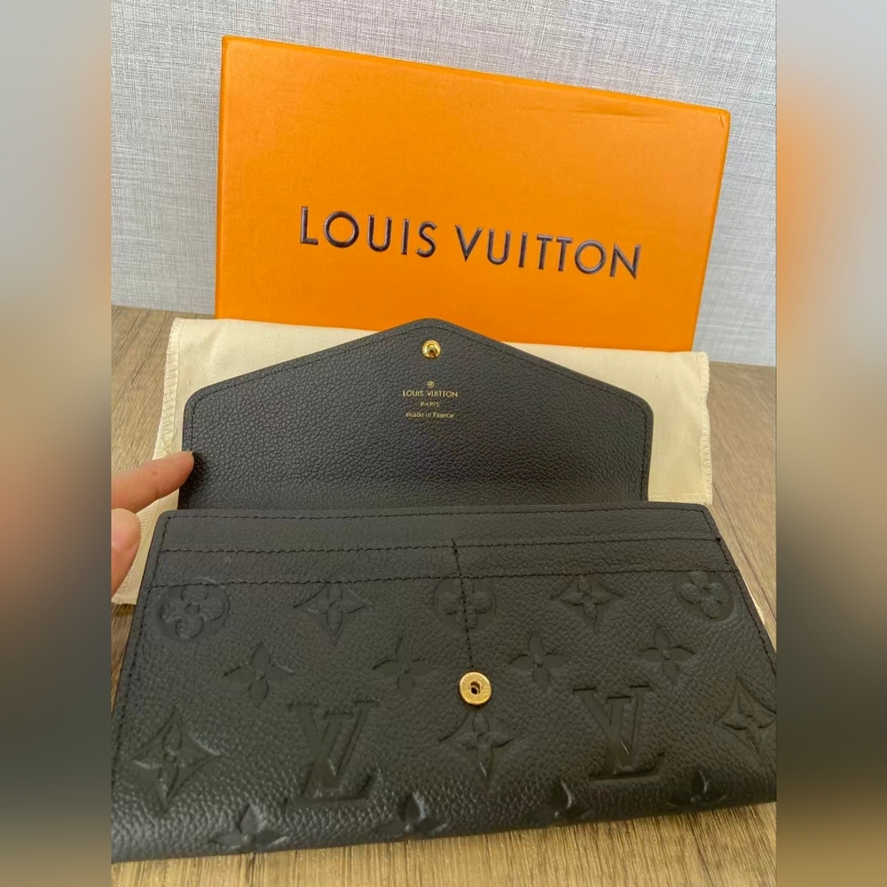 Louis Vuitton Sarah Wallet Black
